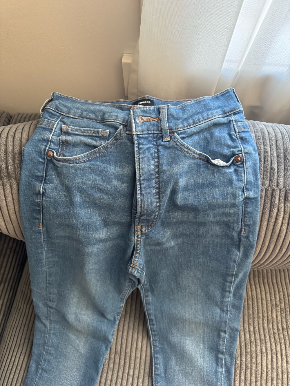 Express Women's Skinny Jeans in Light Blue Wash - Picture 2 of 4